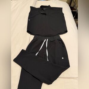 Figs women's scrub set in color Black